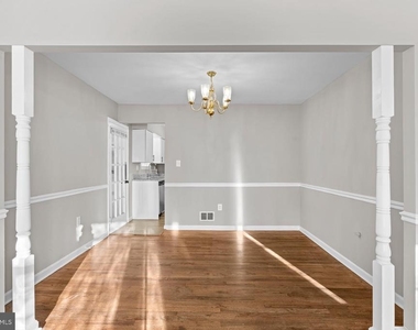11904 N Marlton Avenue - Photo Thumbnail 8