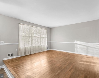 11904 N Marlton Avenue - Photo Thumbnail 3