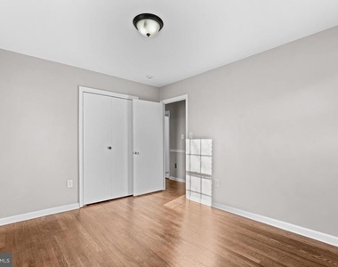 11904 N Marlton Avenue - Photo Thumbnail 16