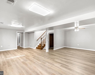 11904 N Marlton Avenue - Photo Thumbnail 13