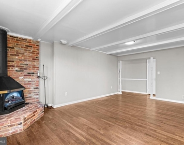 11904 N Marlton Avenue - Photo Thumbnail 4