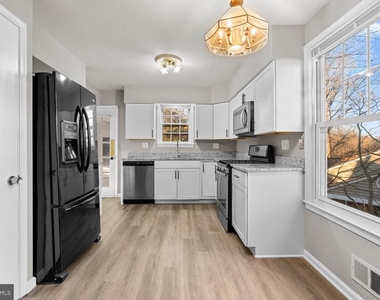 11904 N Marlton Avenue - Photo Thumbnail 7