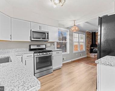 11904 N Marlton Avenue - Photo Thumbnail 6