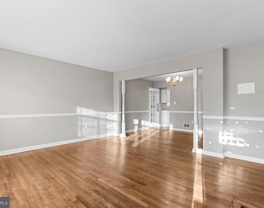 11904 N Marlton Avenue - Photo Thumbnail 9