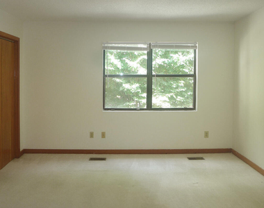 206 Cedarwood Lane - Photo Thumbnail 7
