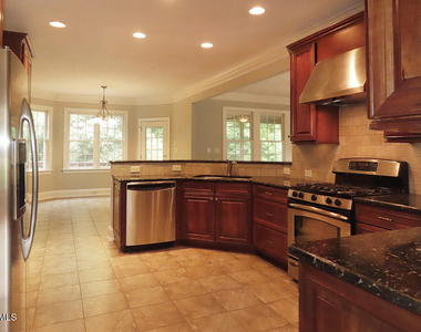 122 Edgewood Drive - Photo Thumbnail 8
