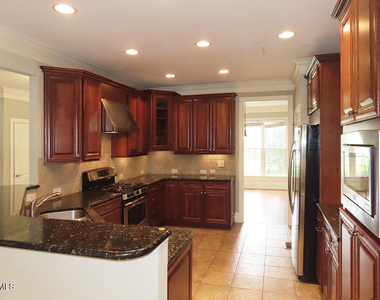 122 Edgewood Drive - Photo Thumbnail 7