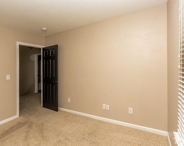 9128 Colony Village Lane - Photo Thumbnail 11