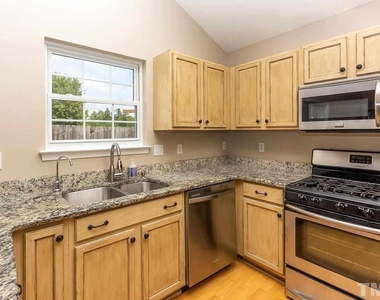 9128 Colony Village Lane - Photo Thumbnail 9