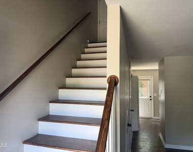 208 Bridgefield Place - Photo Thumbnail 3