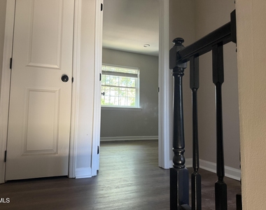 208 Bridgefield Place - Photo Thumbnail 6