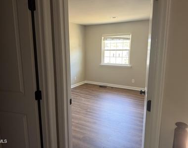 208 Bridgefield Place - Photo Thumbnail 7