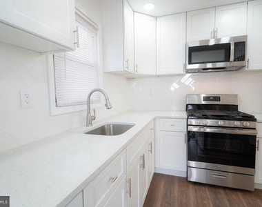 2409 Greeley Place - Photo Thumbnail 2