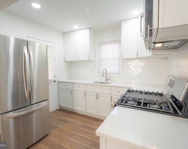 2409 Greeley Place - Photo Thumbnail 4