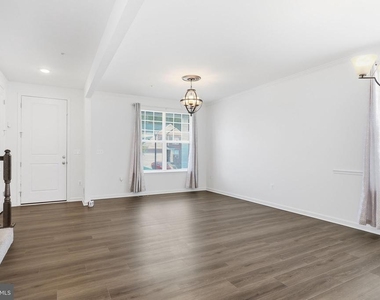 11907 Prospect View Avenue - Photo Thumbnail 3