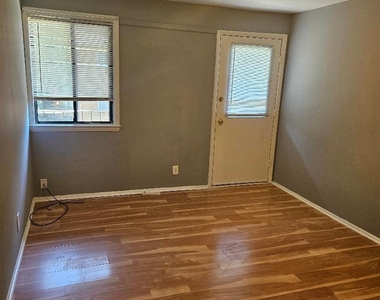 3936 Stone Gate Drive - Photo Thumbnail 8