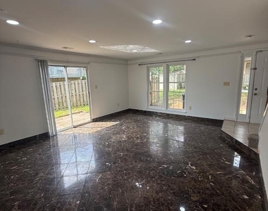 306 Hillside Terrace - Photo Thumbnail 6