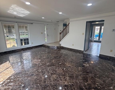 306 Hillside Terrace - Photo Thumbnail 7