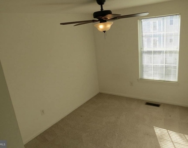 2208 Wimbledon Circle - Photo Thumbnail 17