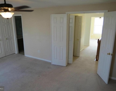 2208 Wimbledon Circle - Photo Thumbnail 22