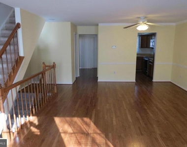 2208 Wimbledon Circle - Photo Thumbnail 12