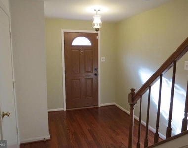 2208 Wimbledon Circle - Photo Thumbnail 2