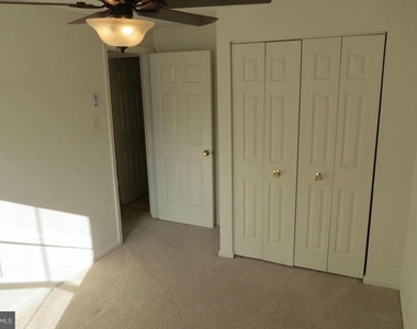 2208 Wimbledon Circle - Photo Thumbnail 16