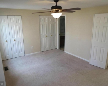 2208 Wimbledon Circle - Photo Thumbnail 21