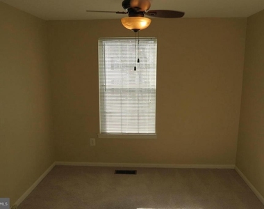 2208 Wimbledon Circle - Photo Thumbnail 14