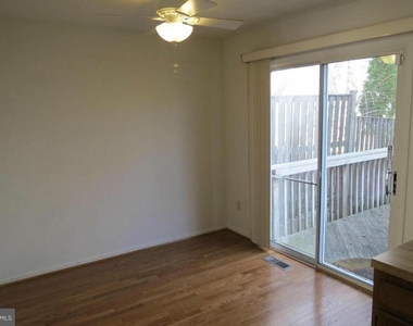 2208 Wimbledon Circle - Photo Thumbnail 6