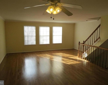 2208 Wimbledon Circle - Photo Thumbnail 10