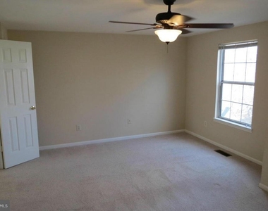 2208 Wimbledon Circle - Photo Thumbnail 19
