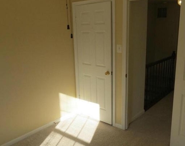2208 Wimbledon Circle - Photo Thumbnail 15
