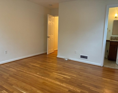 5311 Sangamore Road - Photo Thumbnail 6