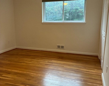 5311 Sangamore Road - Photo Thumbnail 5