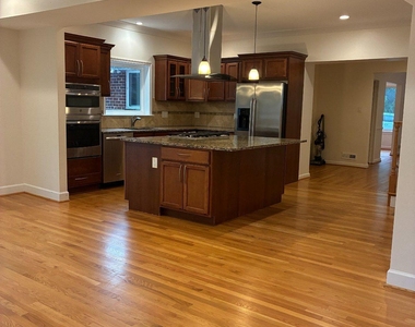 5311 Sangamore Road - Photo Thumbnail 16