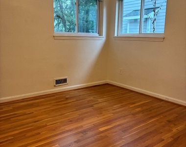 5311 Sangamore Road - Photo Thumbnail 8