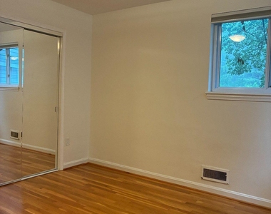 5311 Sangamore Road - Photo Thumbnail 9