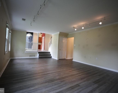 10052 Colebrook Avenue - Photo Thumbnail 13