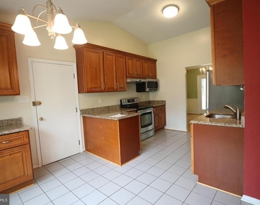 10052 Colebrook Avenue - Photo Thumbnail 2