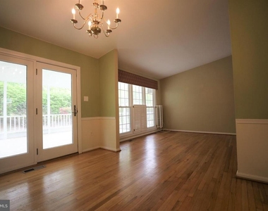 10052 Colebrook Avenue - Photo Thumbnail 6