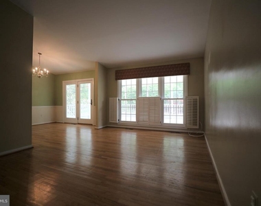 10052 Colebrook Avenue - Photo Thumbnail 7