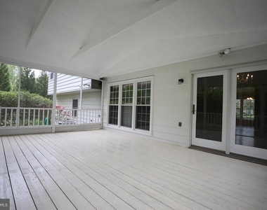 10052 Colebrook Avenue - Photo Thumbnail 11