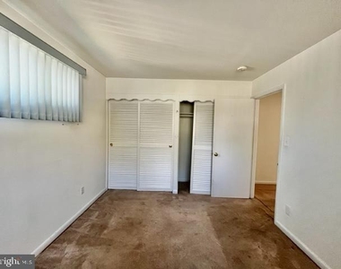 912 Hoyt Street - Photo Thumbnail 16