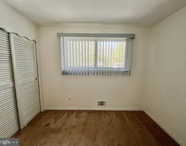912 Hoyt Street - Photo Thumbnail 17