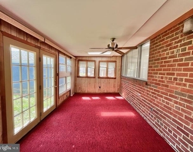 912 Hoyt Street - Photo Thumbnail 12