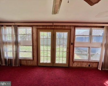 912 Hoyt Street - Photo Thumbnail 14