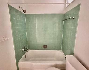 912 Hoyt Street - Photo Thumbnail 20