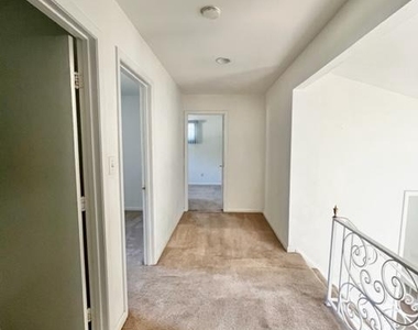 912 Hoyt Street - Photo Thumbnail 21