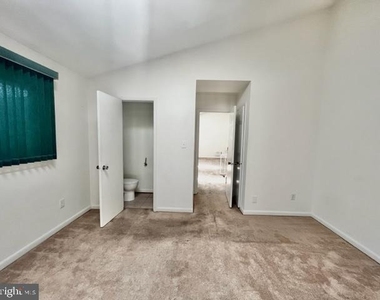 912 Hoyt Street - Photo Thumbnail 11